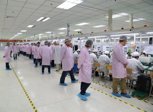 小米充電器自動包膜機(jī)生產(chǎn)實(shí)物圖 小米充電器自動包膜機(jī)生產(chǎn)實(shí)物圖